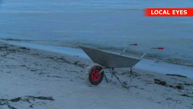Den 81-årig fritidsfisker's trillebør stod tilbage på stranden