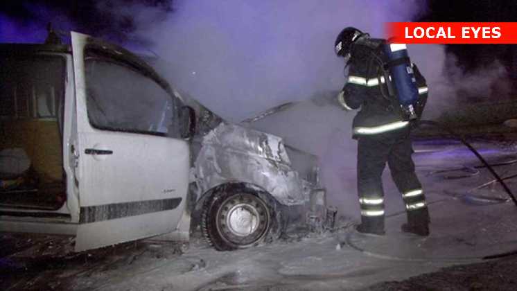 Brandvæsnet kunne ikke redde bilen, men ingen kom til skade