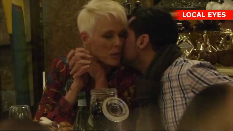 Gitte Nielsen kysser med kæreste