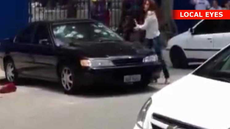 Jaloux kvinde smadrer bil med hammer