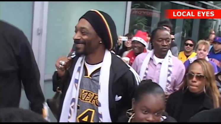 Snoop Dogg i julehumør efter basketball kamp