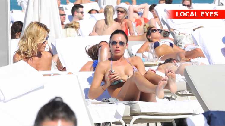 Berlusconi's strip-politiker i bikini