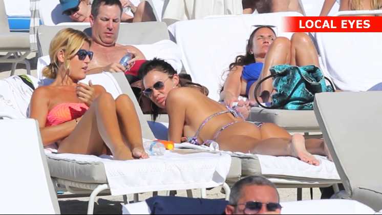 Berlusconi's strip-politiker i bikini