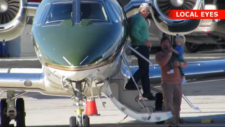 Harrison Ford flyver hjem i sit private jetfly