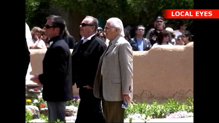 Jack Nicholson deltog i begravelsen, da Dennis Hopper blev bisat i Los Angeles i 2010 - se video nedenfor