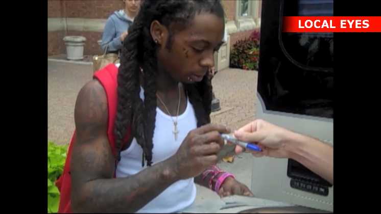 Rapperen Lil Wayne  hævder, at han har haft sex med Adrienne Williams, der er gift med basketball-stjernen Chris Bosh