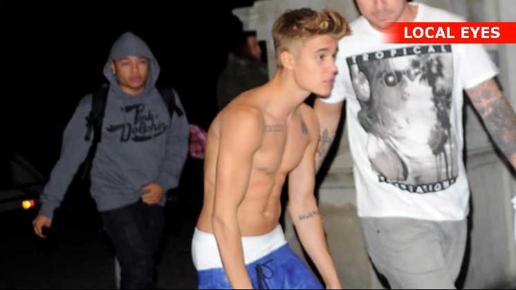 Justin Bieber med nøgen overkrop