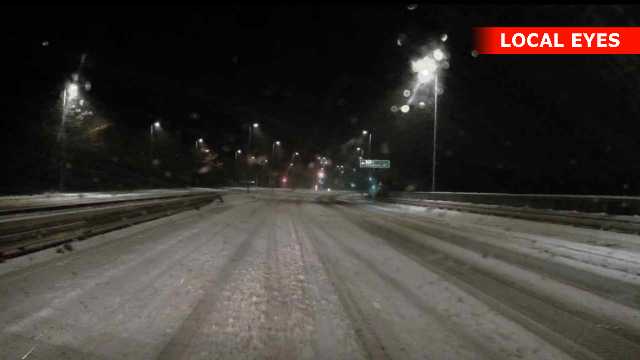Meget sne på afkørsel samt hovedvej