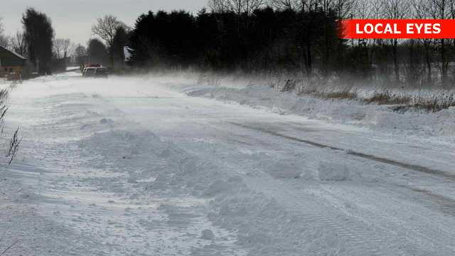 Private hjælper med at rydde vej for sne