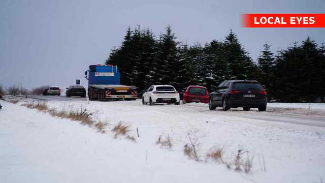 Biler i grøft, snefygning og utålmodige  bilister 