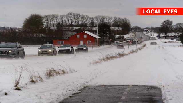 Biler i grøft, snefygning og utålmodige  bilister 