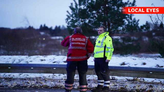 person går igennem isen ved grusgrav