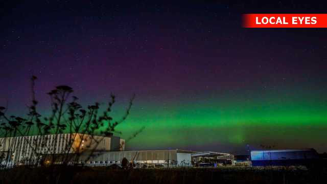 Kraftig nordlys på himlen over Danmark