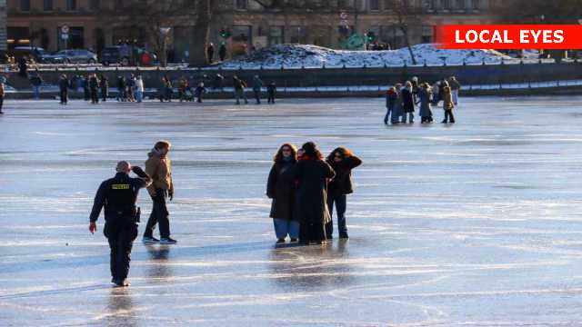 Københavns Politi rydder Sortedams Sø for mennesker på isen kort før kl. 14:00