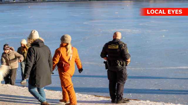 Københavns Politi rydder Sortedams Sø for mennesker på isen kort før kl. 14:00