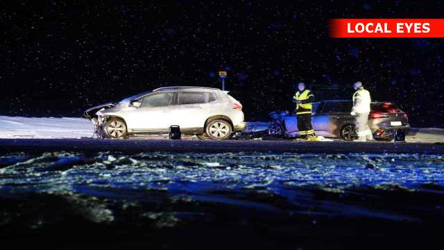 !!Alvorlig ulykke to biler kørt frontal sammen